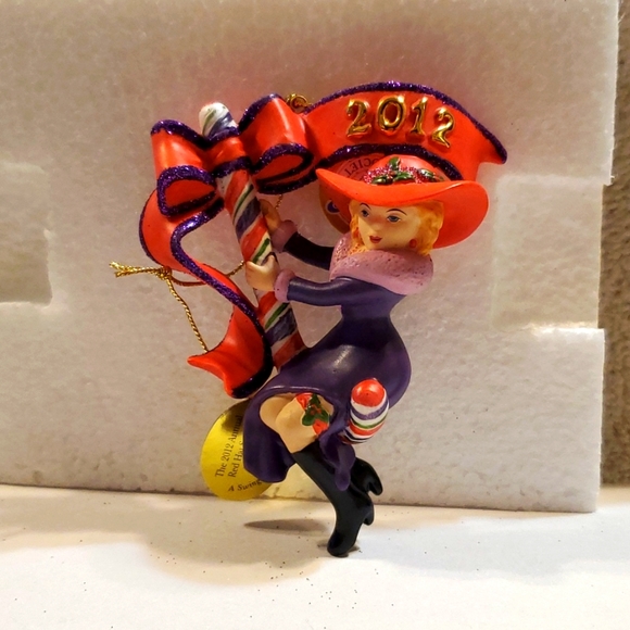 2012 Red Hat Society Ornament - Picture 1 of 2